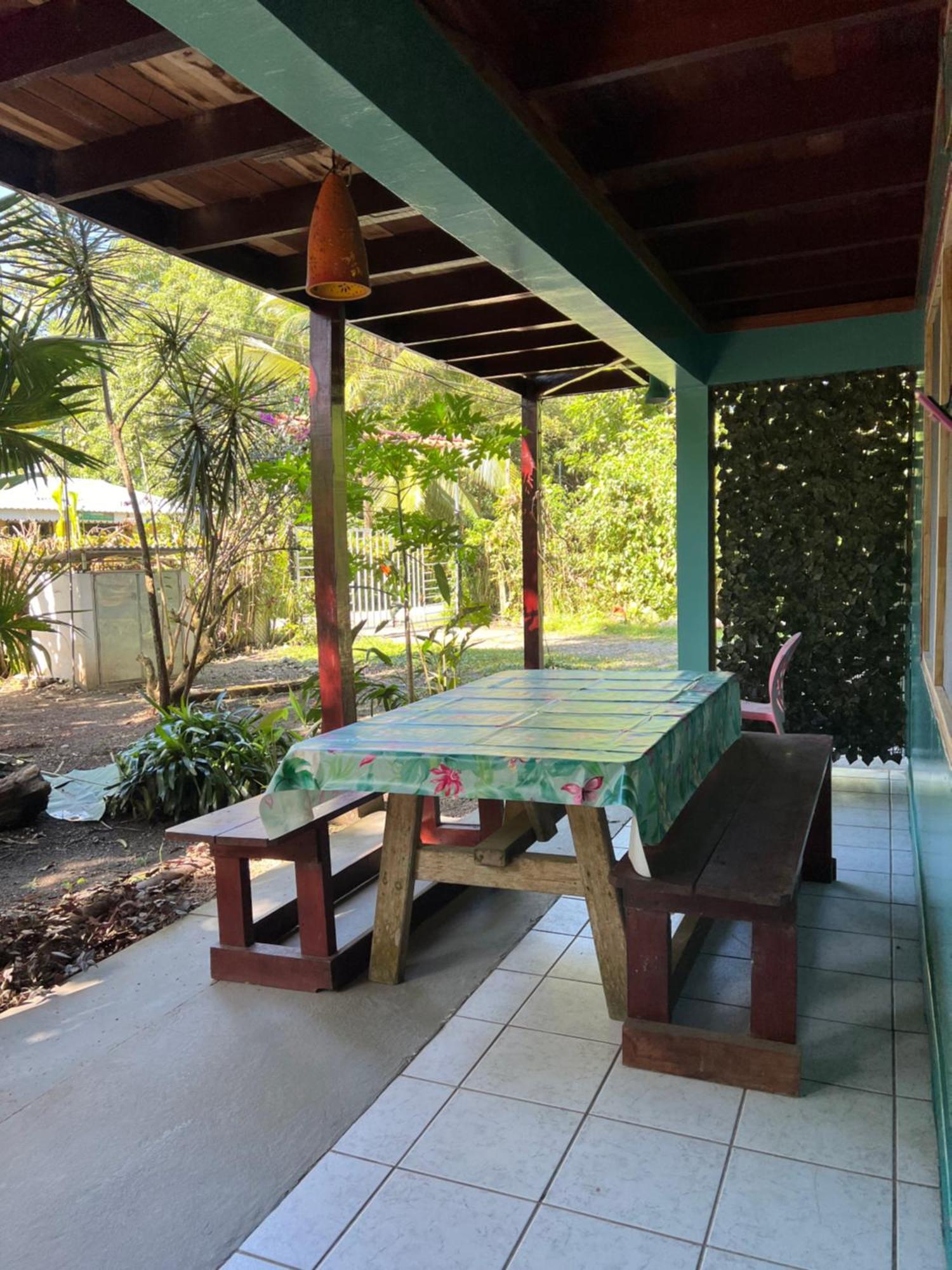 Casa Aldirica Hotell Cahuita Exteriör bild