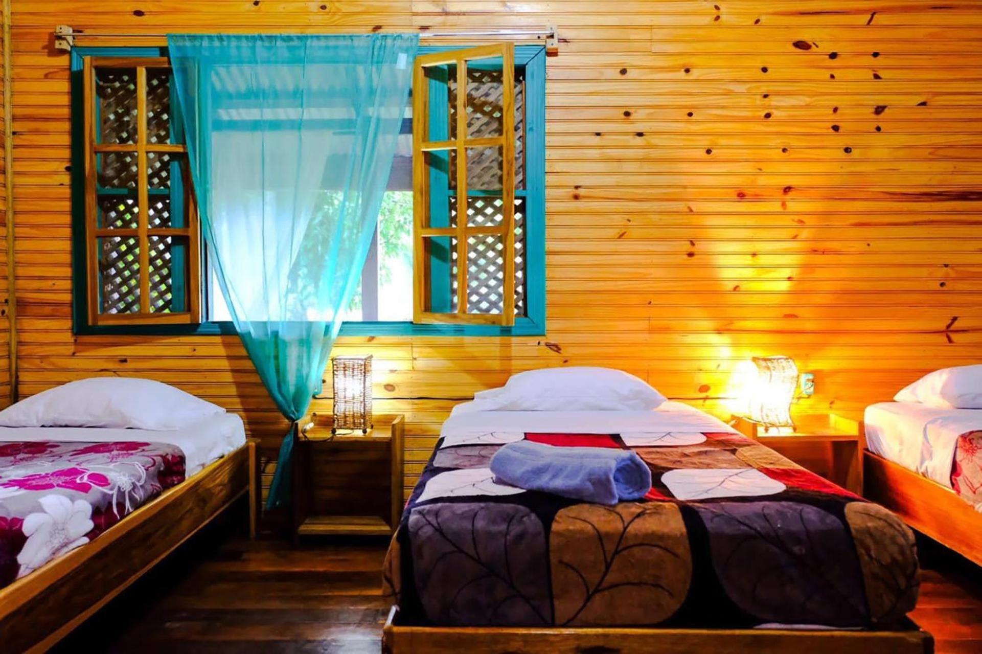 Casa Aldirica Hotell Cahuita Exteriör bild