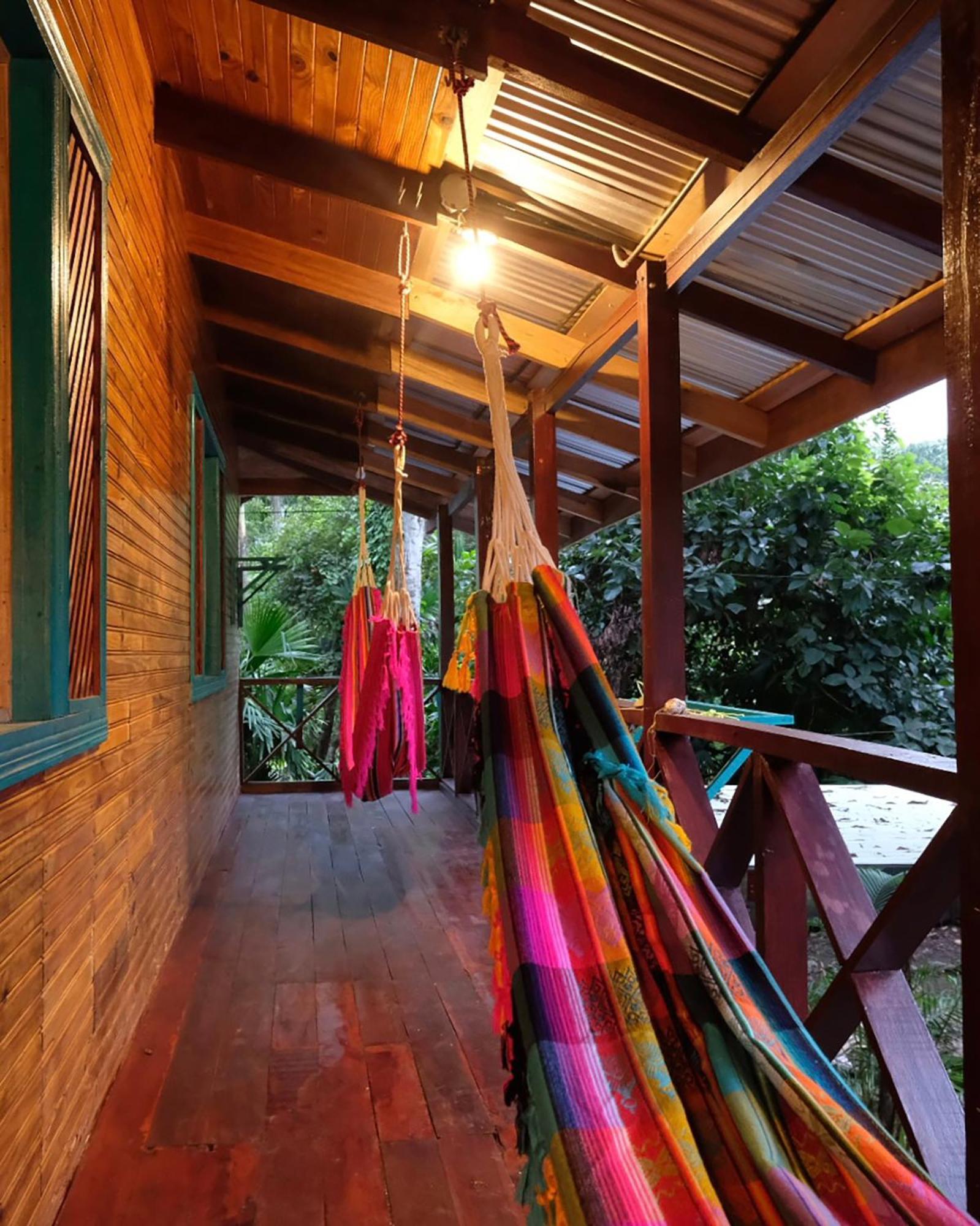 Casa Aldirica Hotell Cahuita Exteriör bild