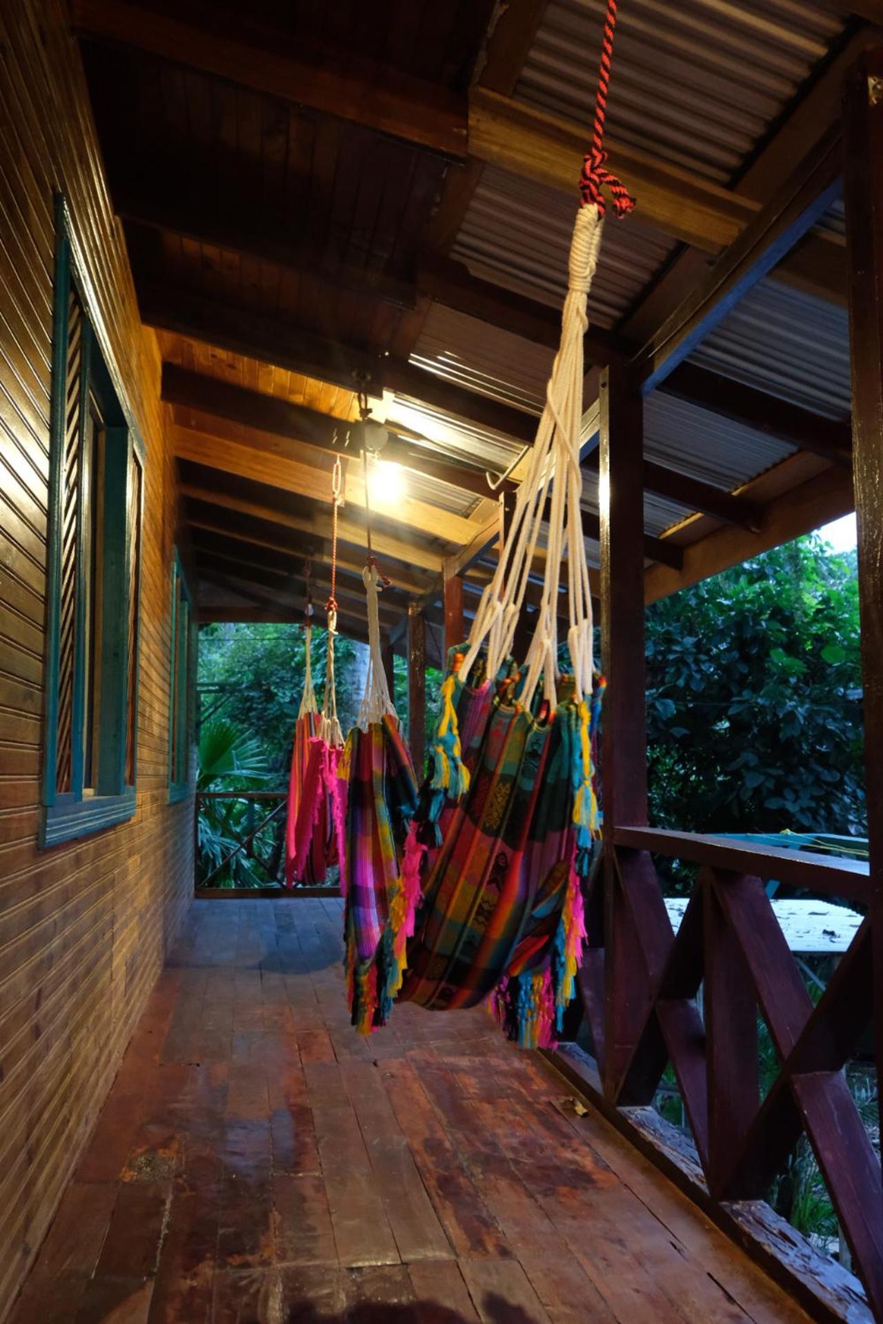 Casa Aldirica Hotell Cahuita Exteriör bild