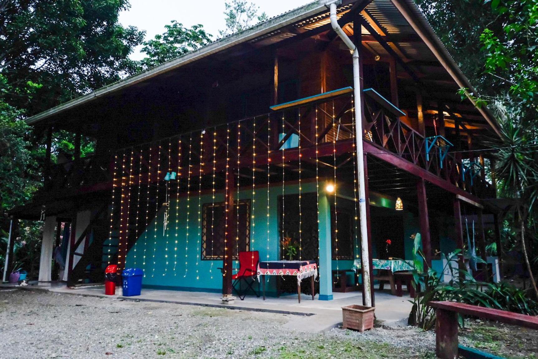 Casa Aldirica Hotell Cahuita Exteriör bild